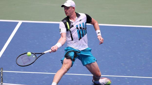 Kyle Edmund picks up a drop-shot
