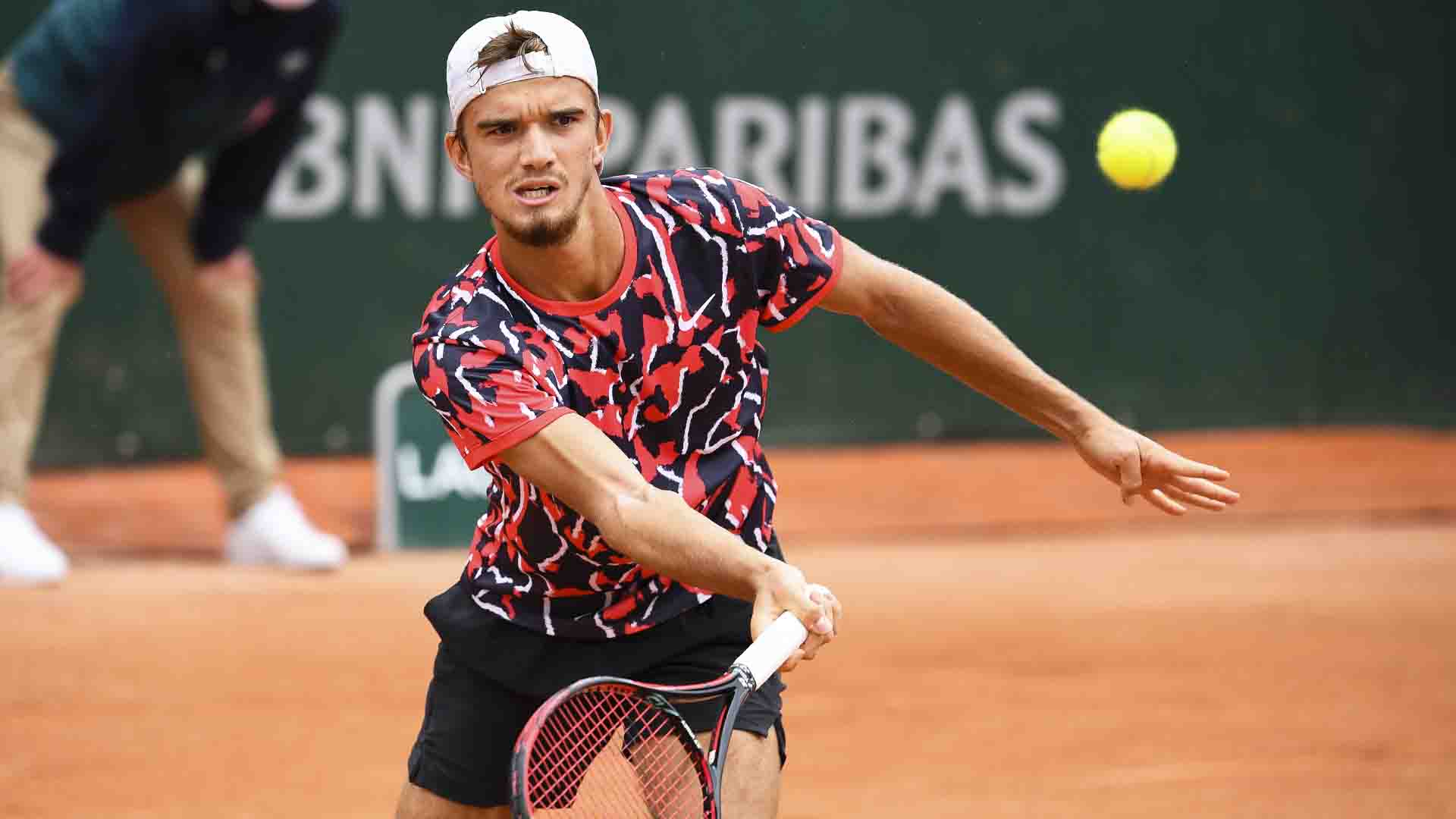 <a href='https://www.atptour.com/en/players/tomas-machac/m0fh/overview'>Tomas Machac</a> made his Grand Slam main draw debut at <a href='https://www.atptour.com/en/tournaments/roland-garros/520/overview'>Roland Garros</a> in 2020.