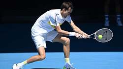 Highlights: Medvedev Powers Past McDonald, Reaches Melbourne QFs