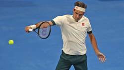Hot Shot: 'Federer At It Again!' Roger Rips Rocket Backhand In Doha