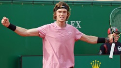Hot Shot: Rublev Clinches The Break With Sensational Backhand
