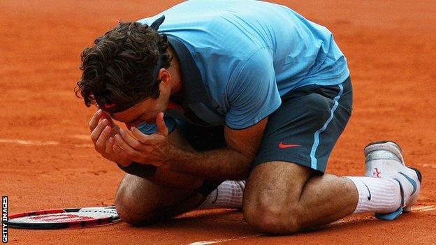 Roger Federer winning French Open in 2009