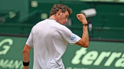  Hot Shot: Humbert Rifles This Backhand Winner In Halle