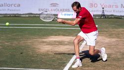 Hot Shot: Medvedev's Flawless Lob Over 6'6" Querrey In Mallorca