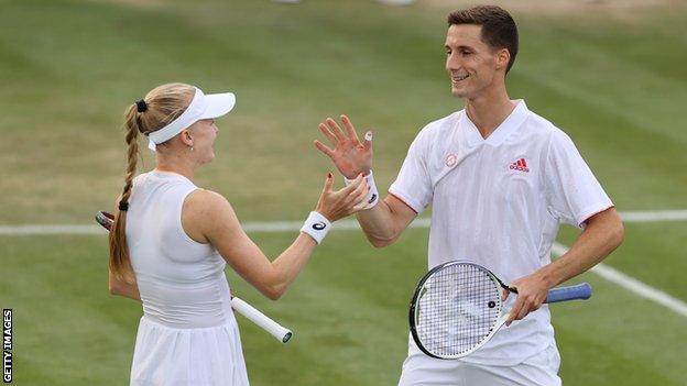 Harriet Dart, Joe Salisbury